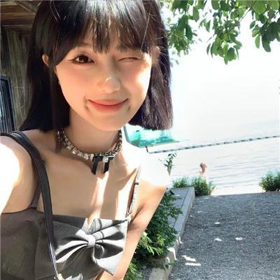 飘动的红丝带